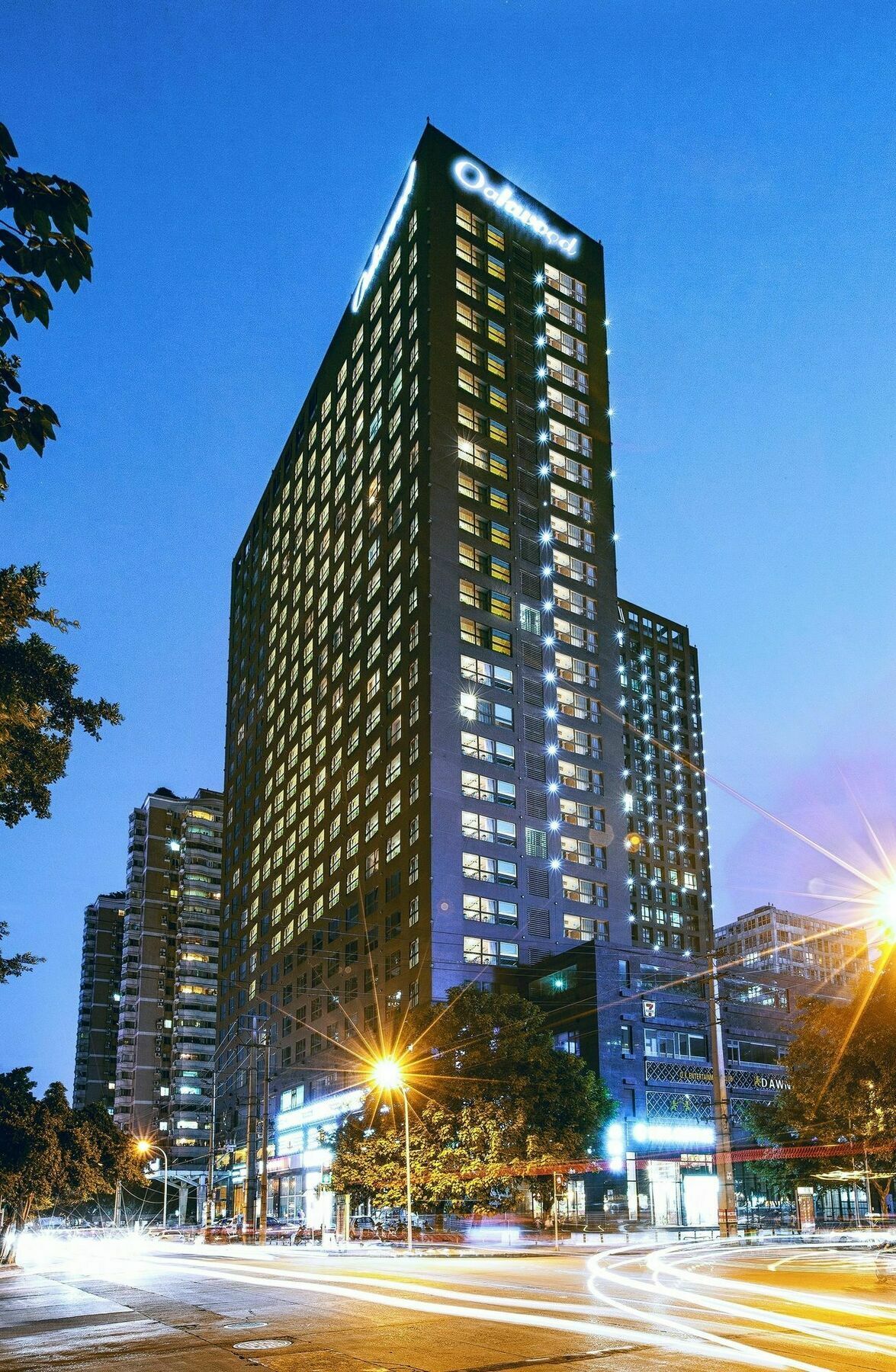 Oakwood Residence Funder Чънду Екстериор снимка