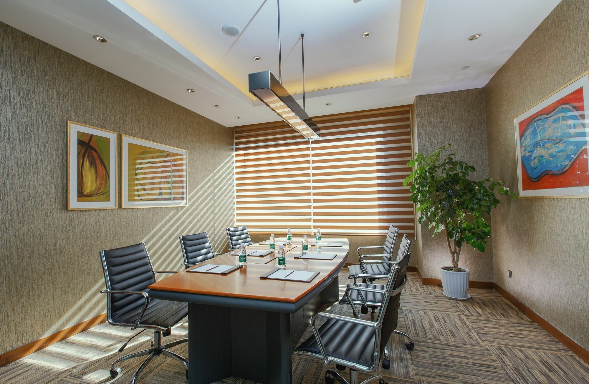 Oakwood Residence Funder Чънду Екстериор снимка